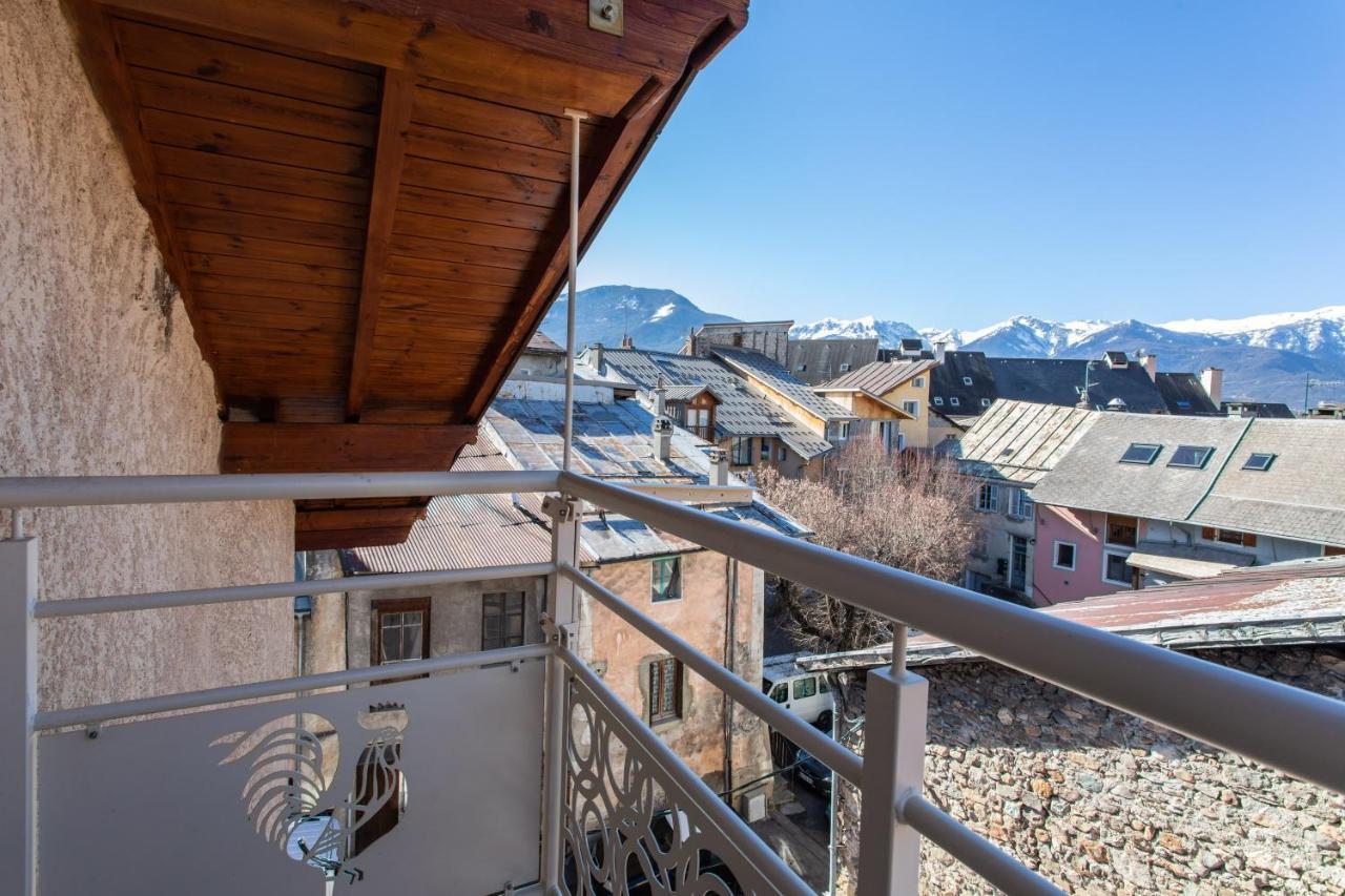 Le Coq Charmant Petit Studio En Centre Ville D'Embrun Luaran gambar